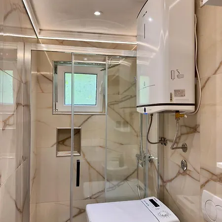 Laurel Apartment *