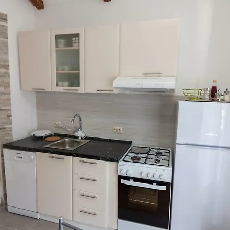 Laurel Apartment