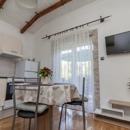Laurel Apartment