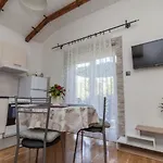 Laurel Apartment