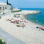 Laurel Rijeka