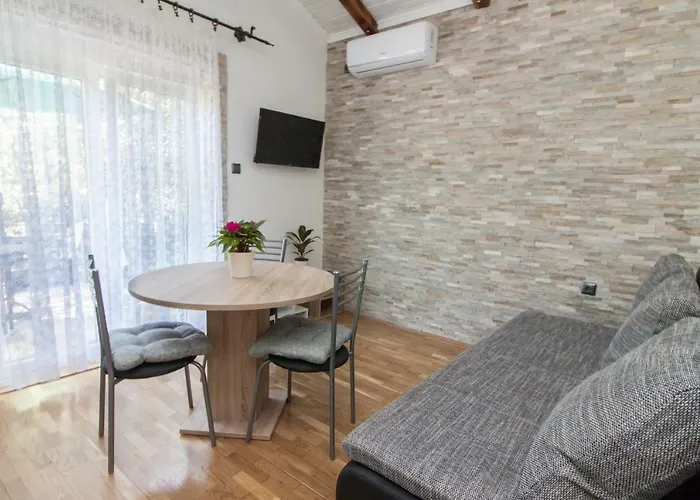 Laurel Apartament *